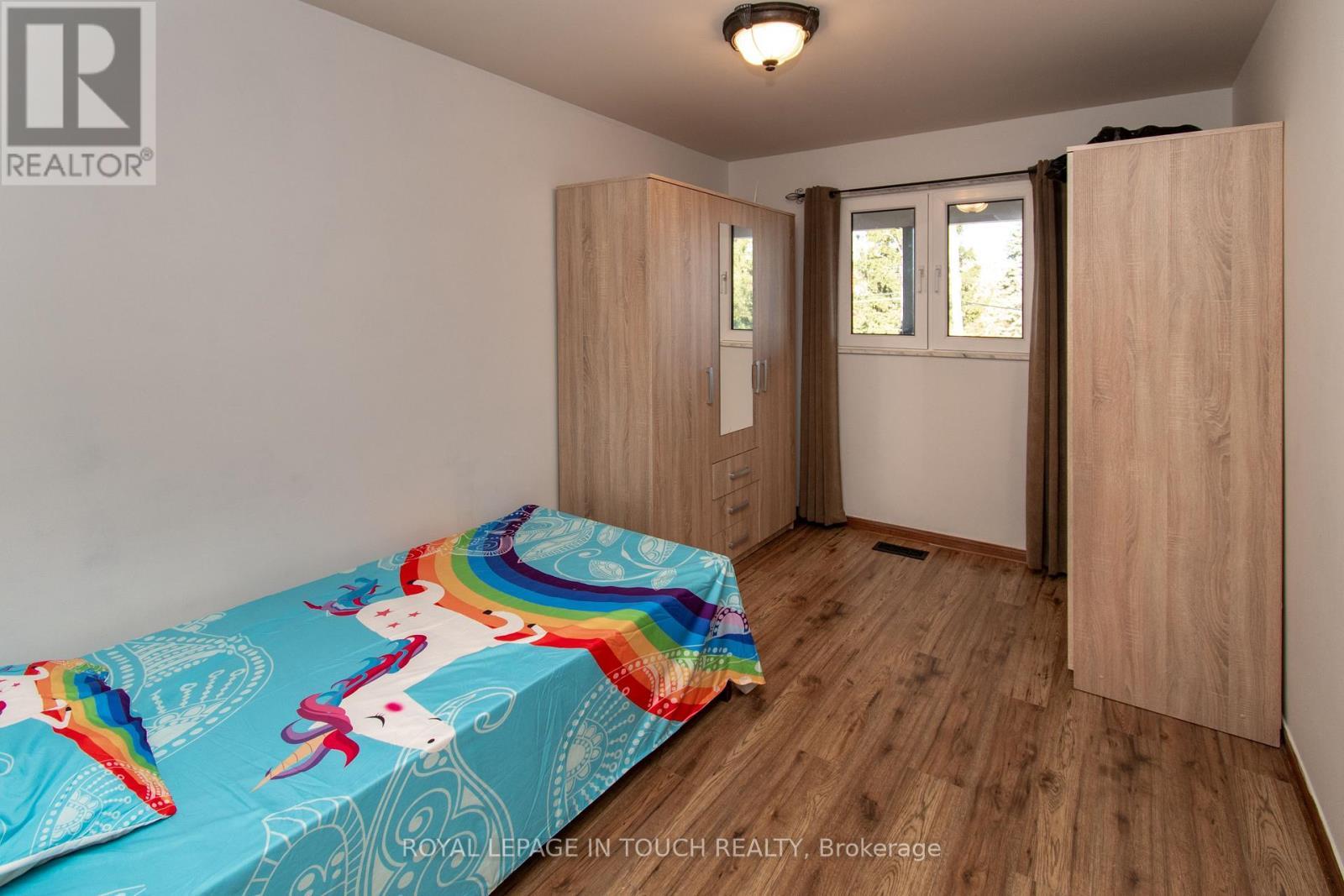 












21 ROBINS POINT ROAD

,
Tay,




Ontario
L0K2A0

