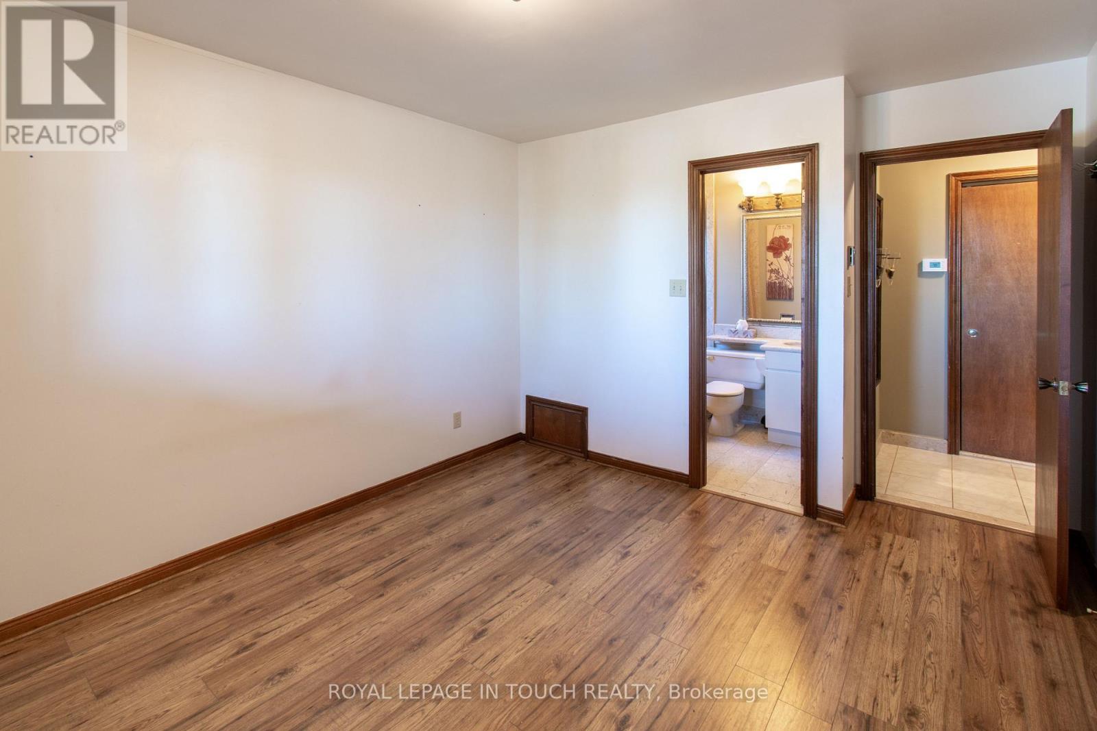 












21 ROBINS POINT ROAD

,
Tay,




Ontario
L0K2A0

