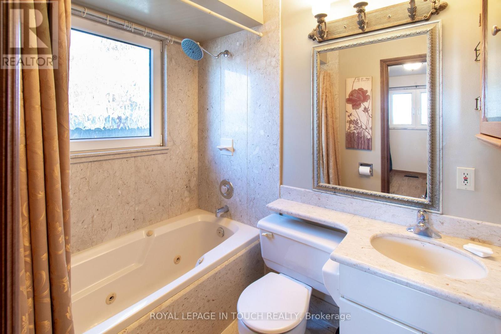 












21 ROBINS POINT ROAD

,
Tay,




Ontario
L0K2A0

