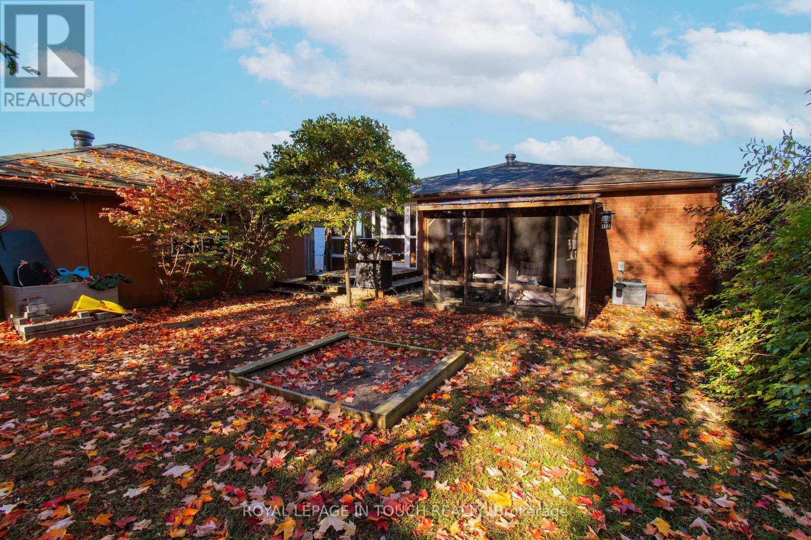 












21 ROBINS POINT ROAD

,
Tay,




Ontario
L0K2A0

