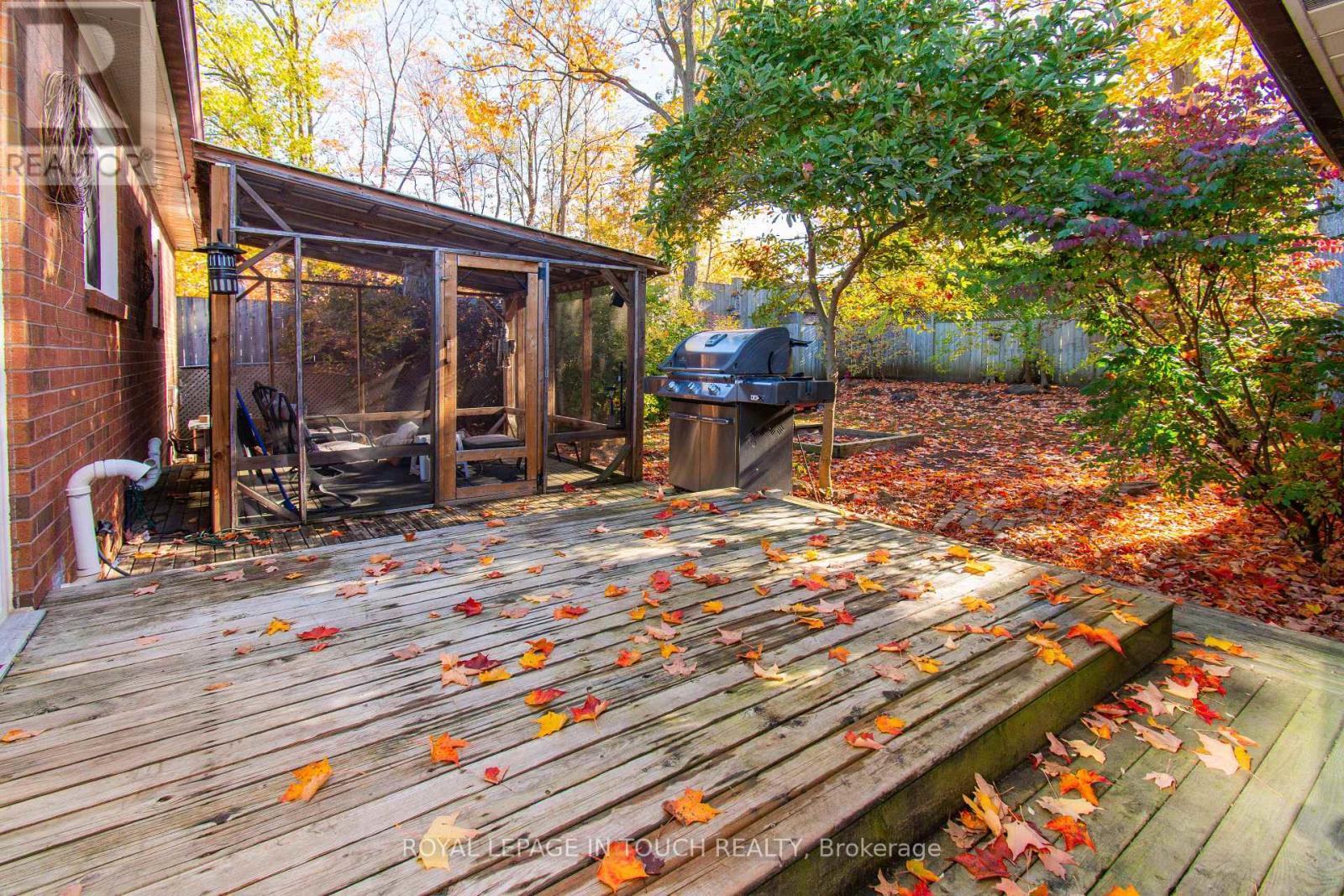 












21 ROBINS POINT ROAD

,
Tay,




Ontario
L0K2A0

