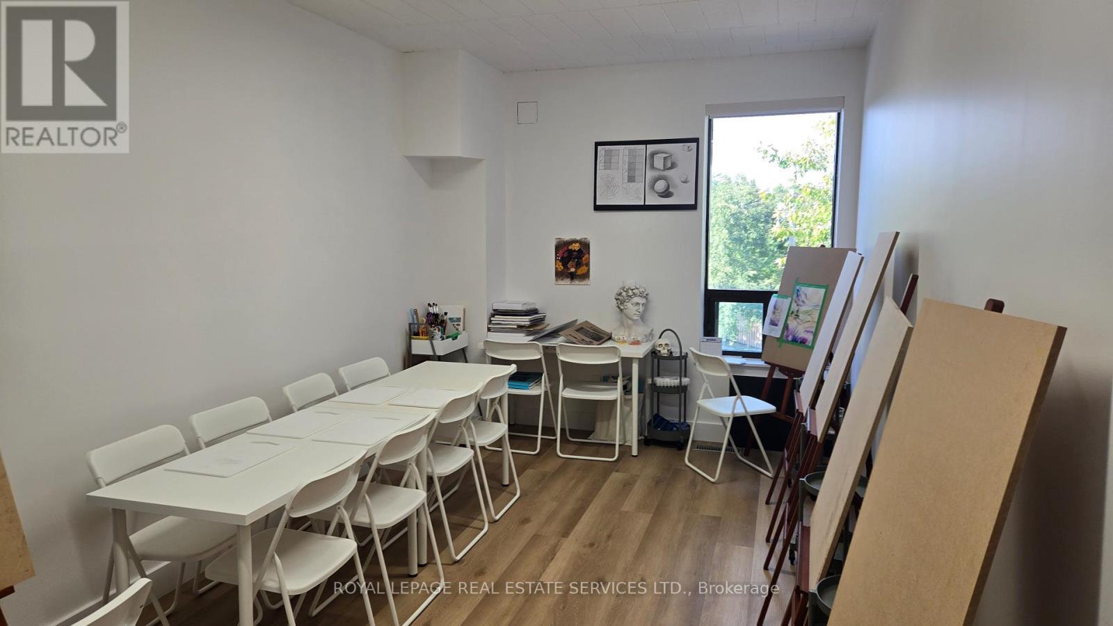 












200A - 770 BROWNS LINE

,
Toronto,




Ontario
M8W3W2

