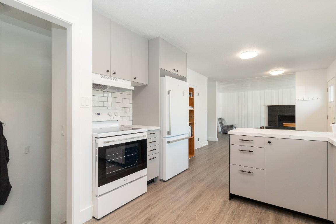 









1352


Alder

Court,
Kelowna,




BC
V1Y 3P9

