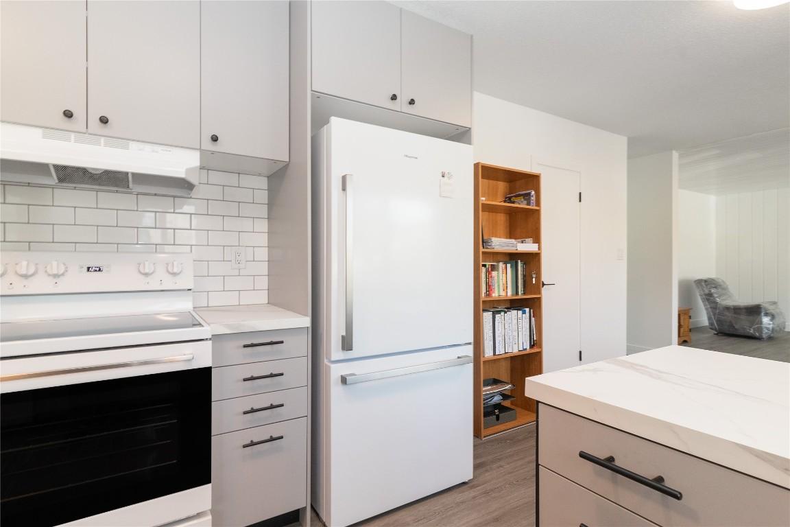 









1352


Alder

Court,
Kelowna,




BC
V1Y 3P9

