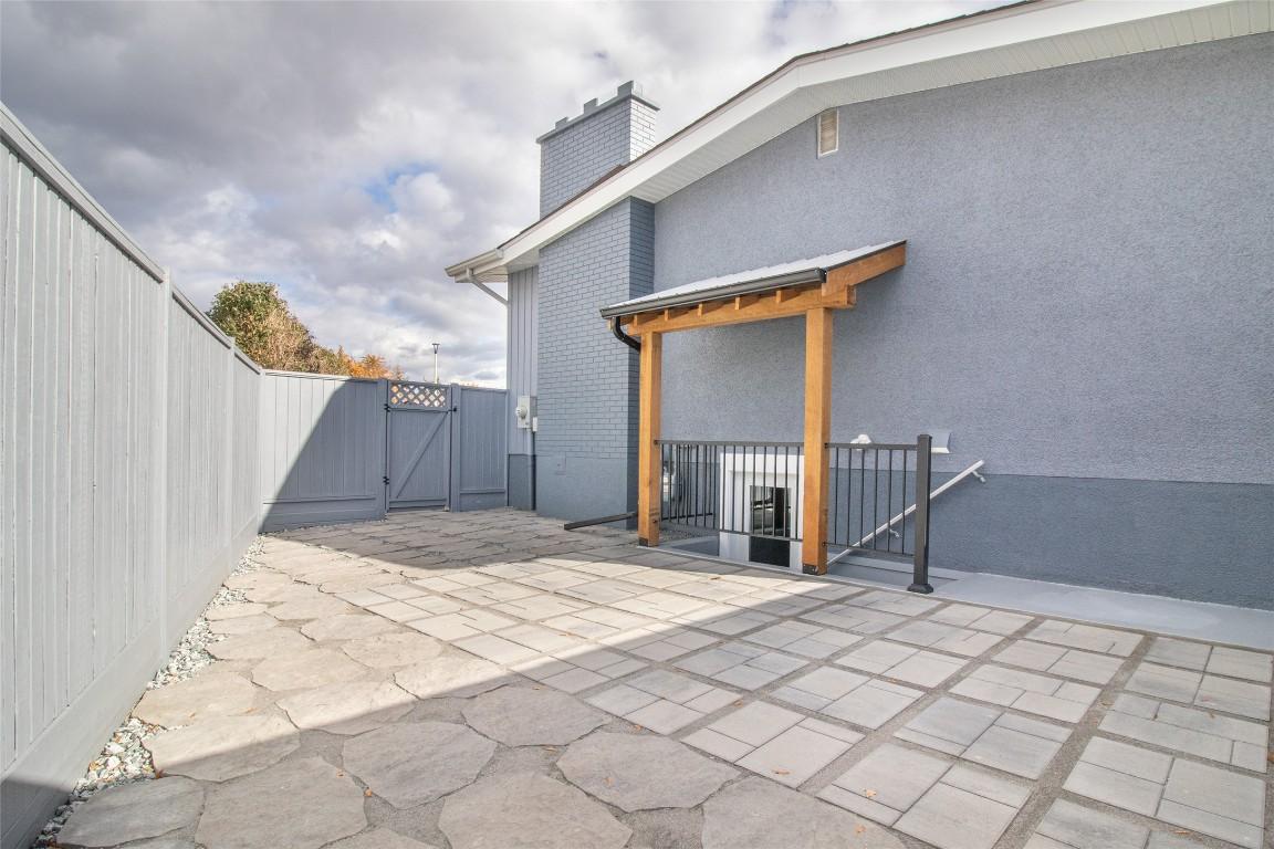 









1352


Alder

Court,
Kelowna,




BC
V1Y 3P9

