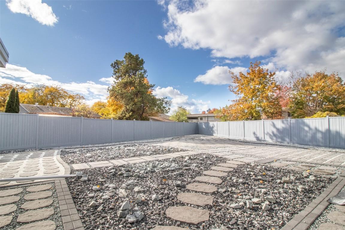 









1352


Alder

Court,
Kelowna,




BC
V1Y 3P9

