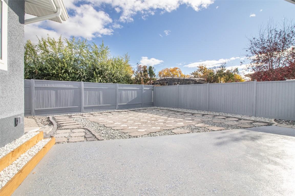 









1352


Alder

Court,
Kelowna,




BC
V1Y 3P9

