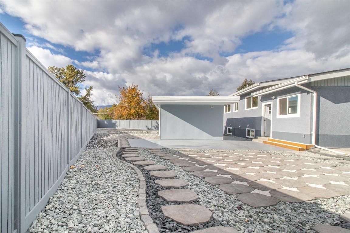 









1352


Alder

Court,
Kelowna,




BC
V1Y 3P9

