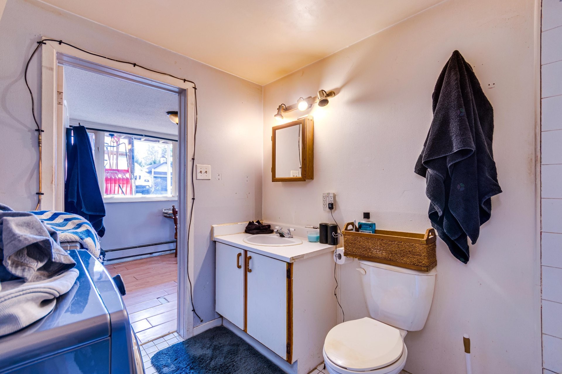 









7


Rue Montpetit

,
Gatineau (Hull),




QC
J8Y4Z6

