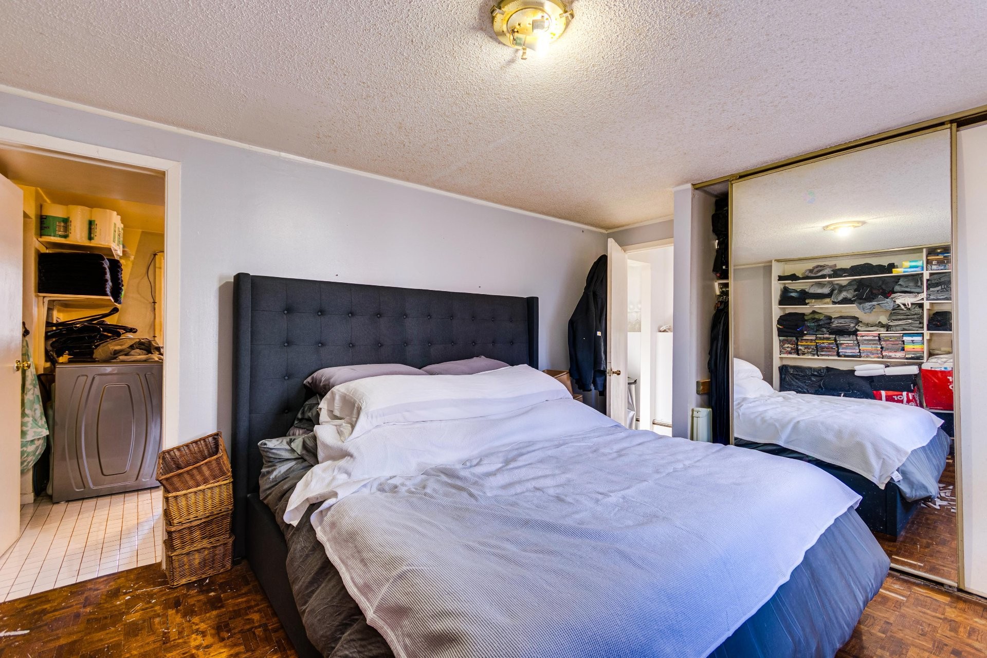 









7


Rue Montpetit

,
Gatineau (Hull),




QC
J8Y4Z6

