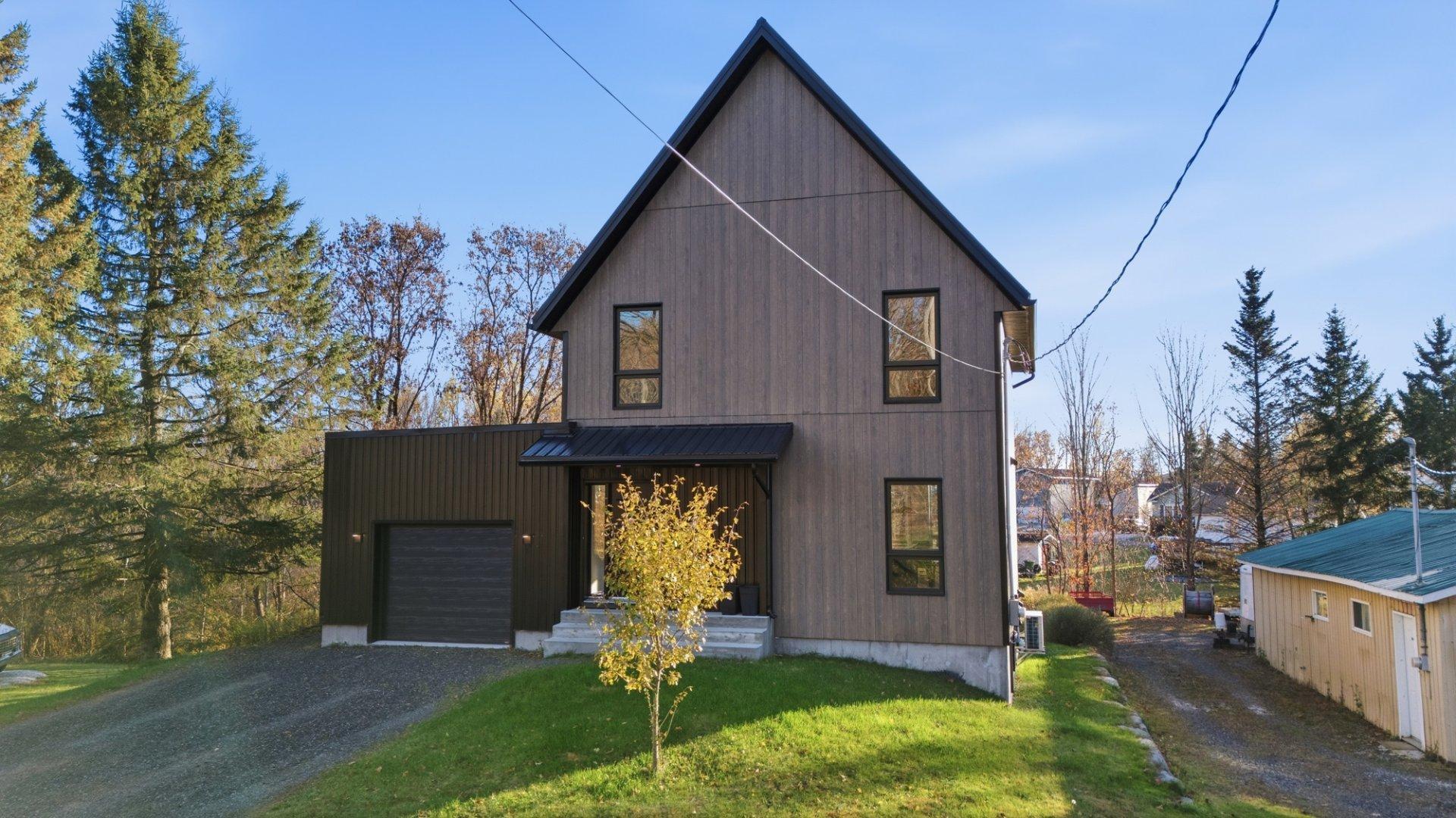 









40


Rue du Dépôt

,
Waterloo,




QC
J0E2N0

