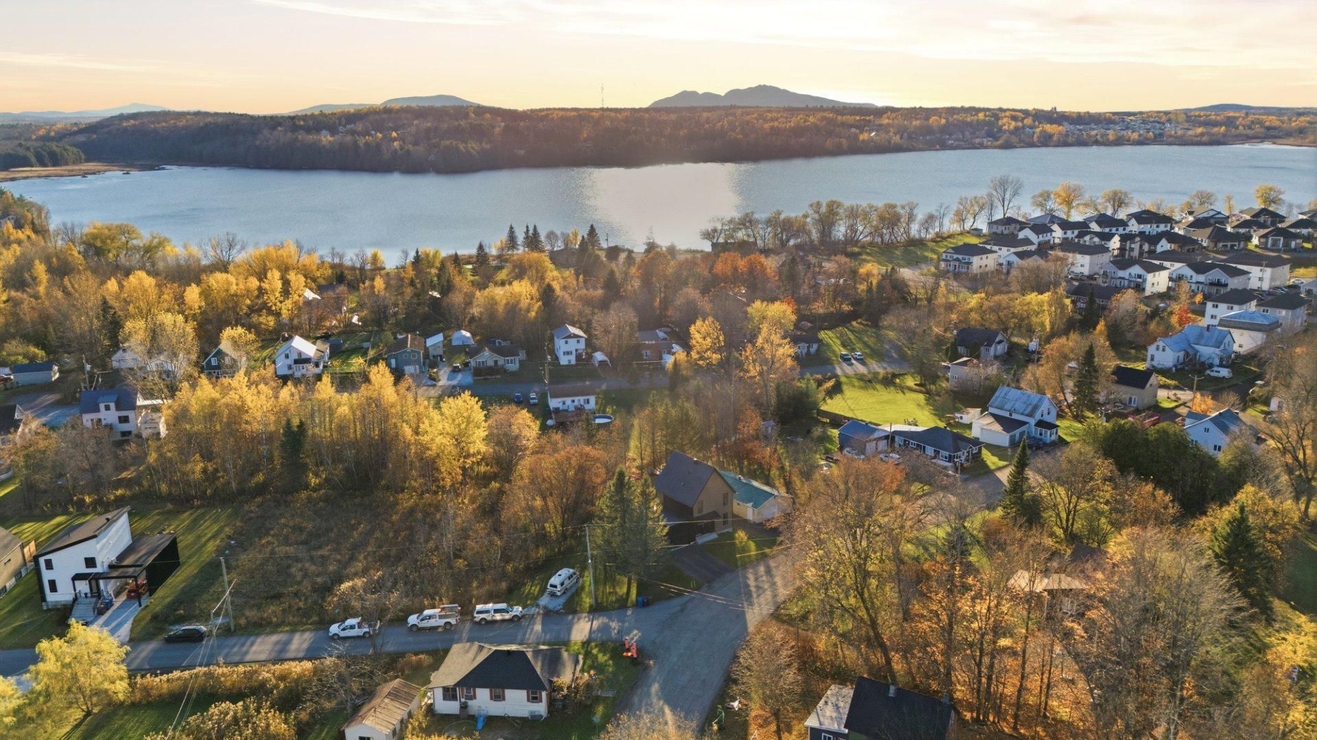 









40


Rue du Dépôt

,
Waterloo,




QC
J0E2N0

