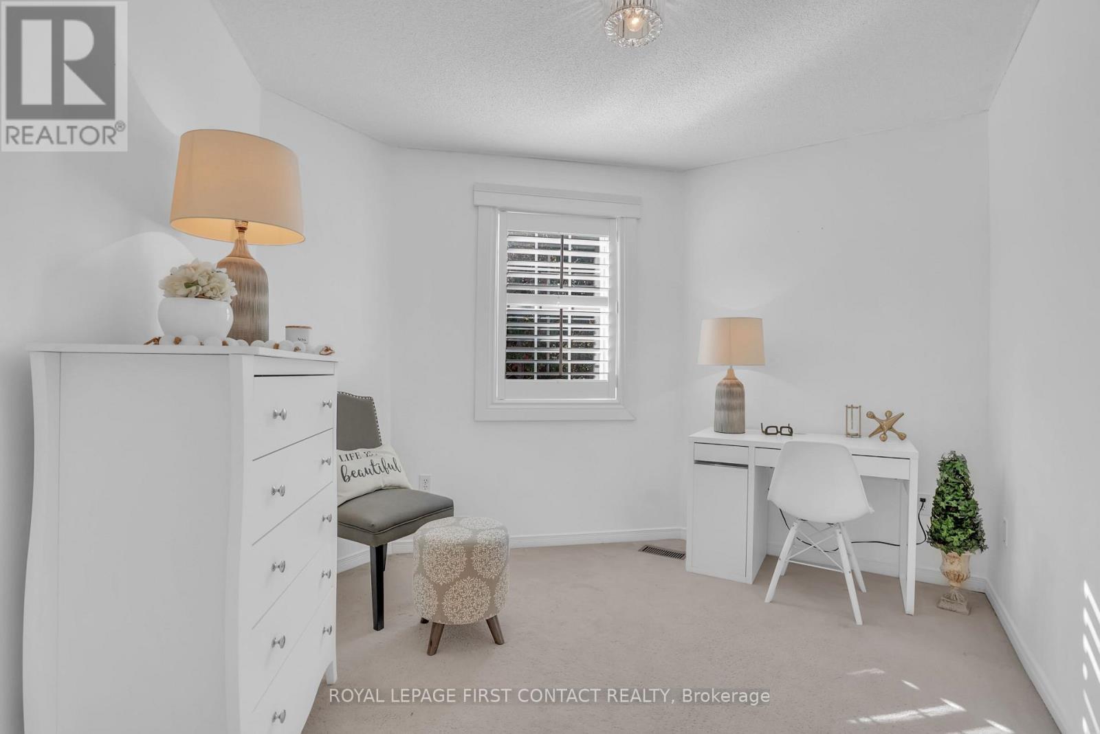 












1328 VINCENT CRESCENT

,
Innisfil,




Ontario
L9S1Z8

