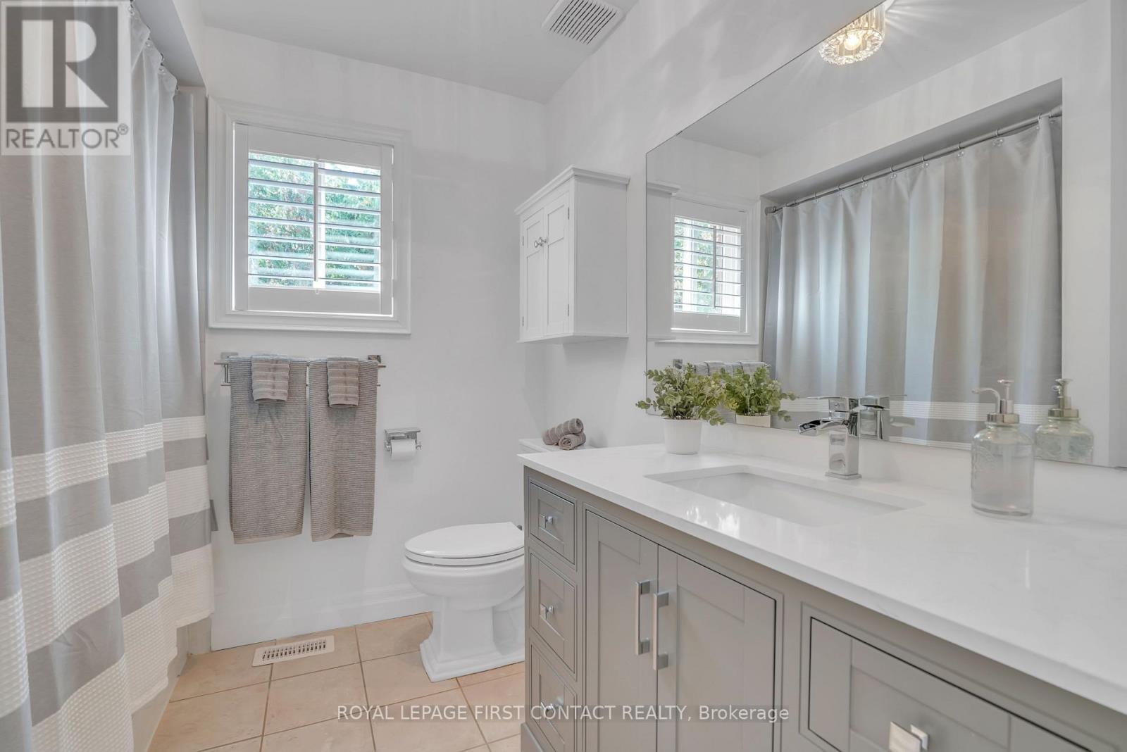 












1328 VINCENT CRESCENT

,
Innisfil,




Ontario
L9S1Z8

