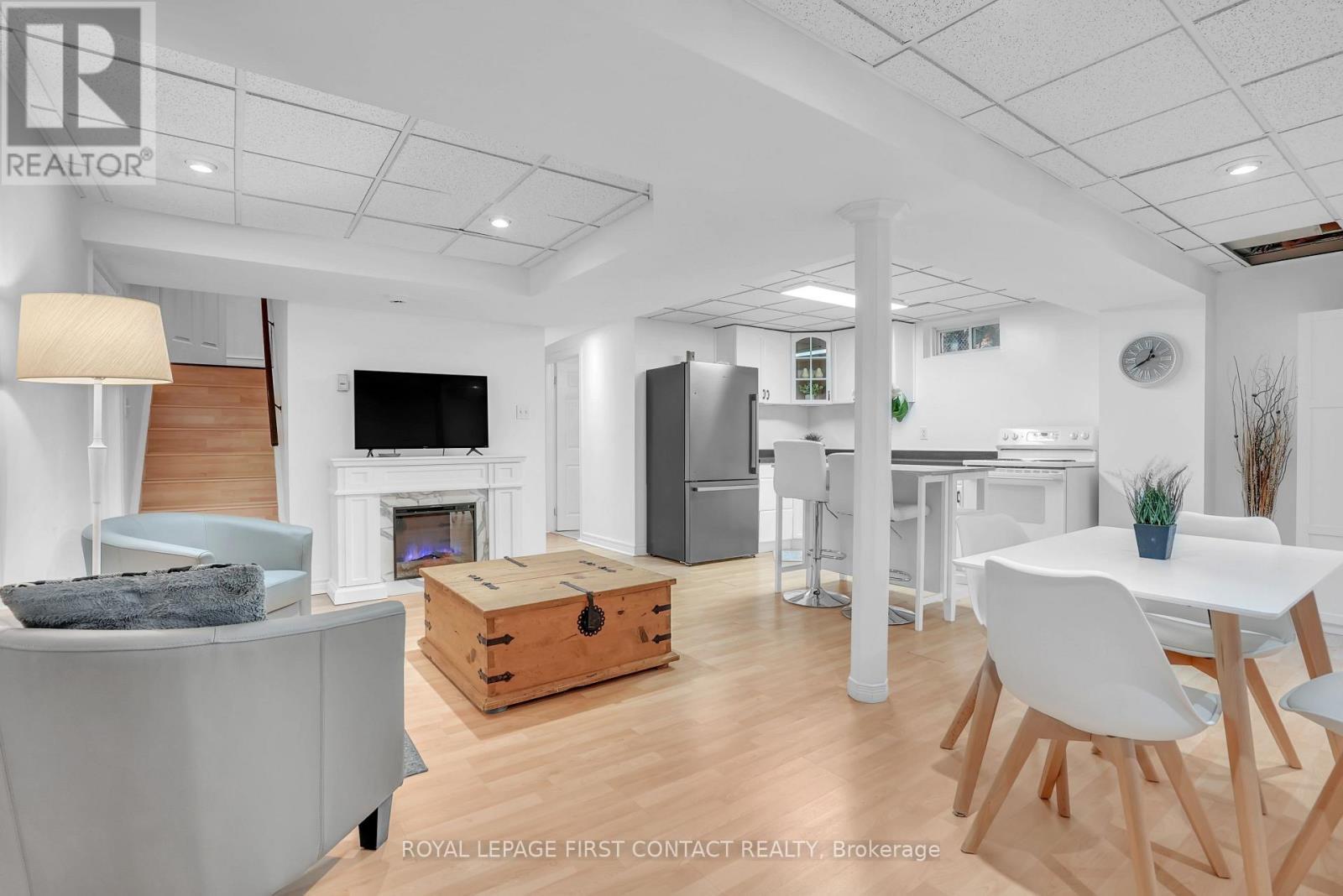 












1328 VINCENT CRESCENT

,
Innisfil,




Ontario
L9S1Z8

