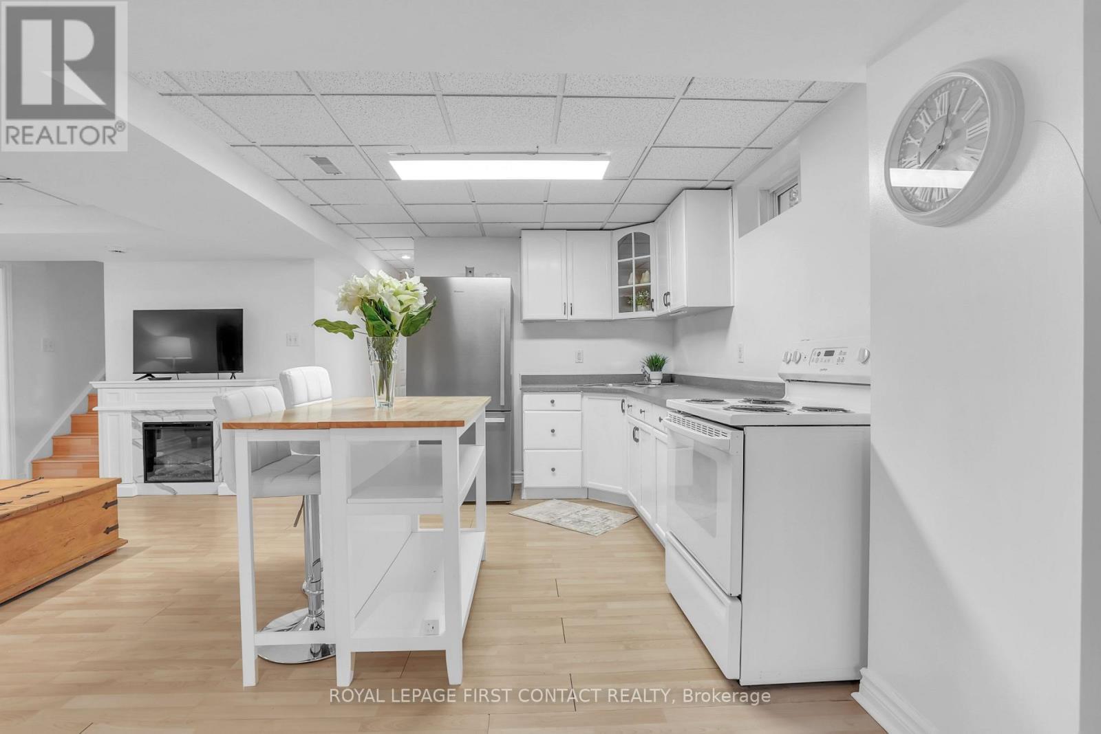 












1328 VINCENT CRESCENT

,
Innisfil,




Ontario
L9S1Z8

