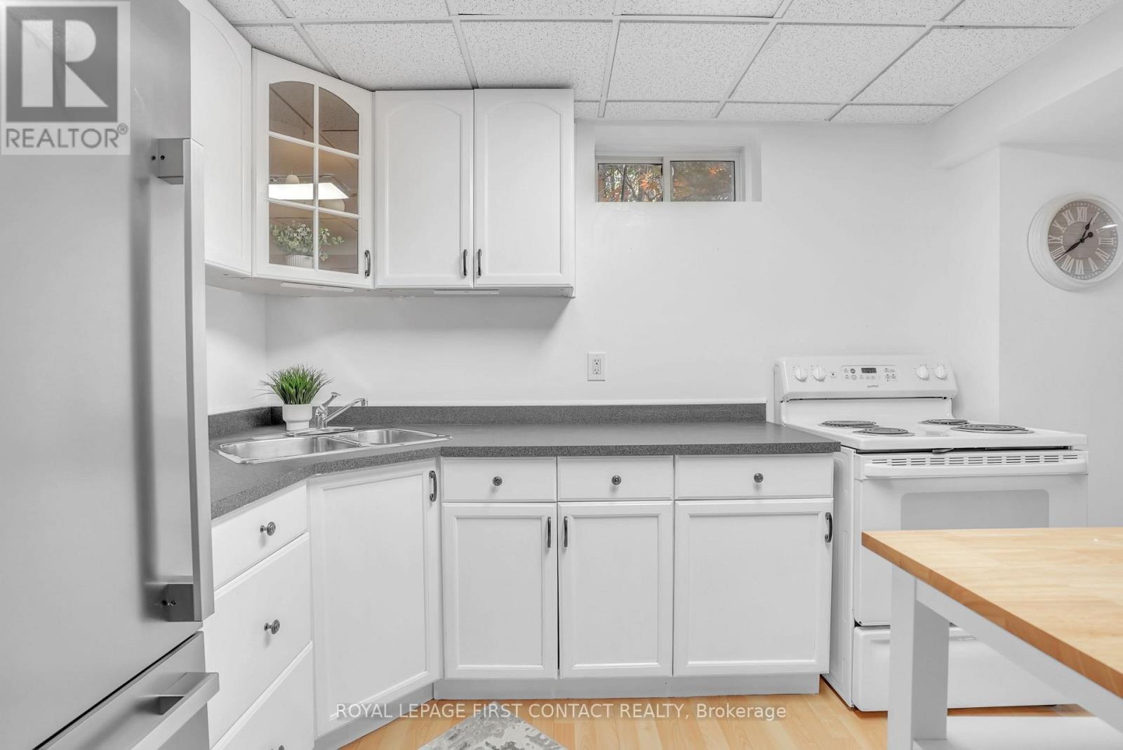 












1328 VINCENT CRESCENT

,
Innisfil,




Ontario
L9S1Z8

