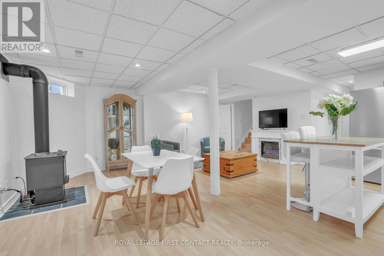 












1328 VINCENT CRESCENT

,
Innisfil,




Ontario
L9S1Z8

