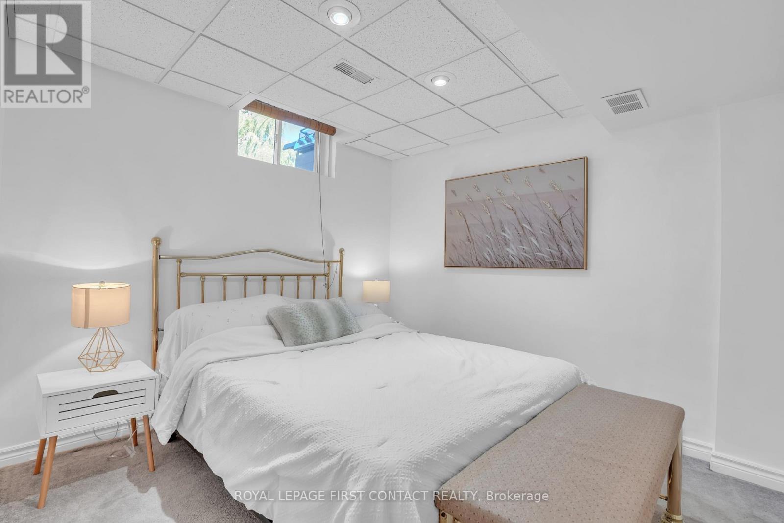 












1328 VINCENT CRESCENT

,
Innisfil,




Ontario
L9S1Z8

