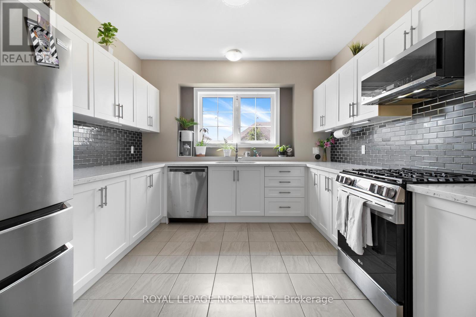 












396 BRADY COURT

,
Fort Erie (Lakeshore),




Ontario
L2A1N1

