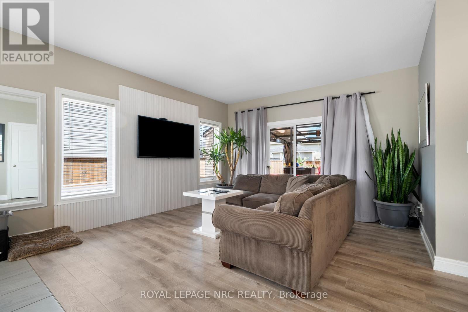 












396 BRADY COURT

,
Fort Erie (Lakeshore),




Ontario
L2A1N1

