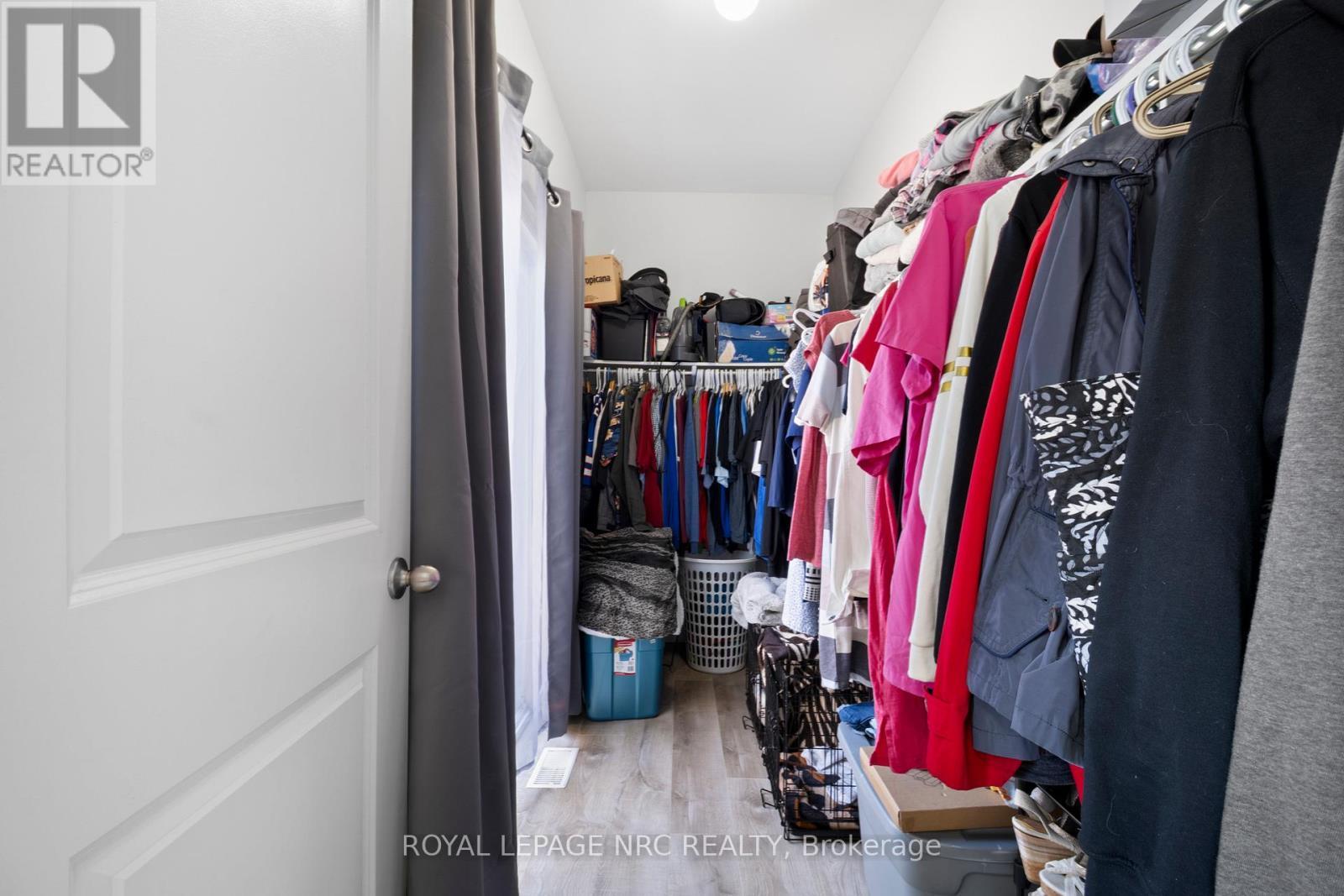 












396 BRADY COURT

,
Fort Erie (Lakeshore),




Ontario
L2A1N1

