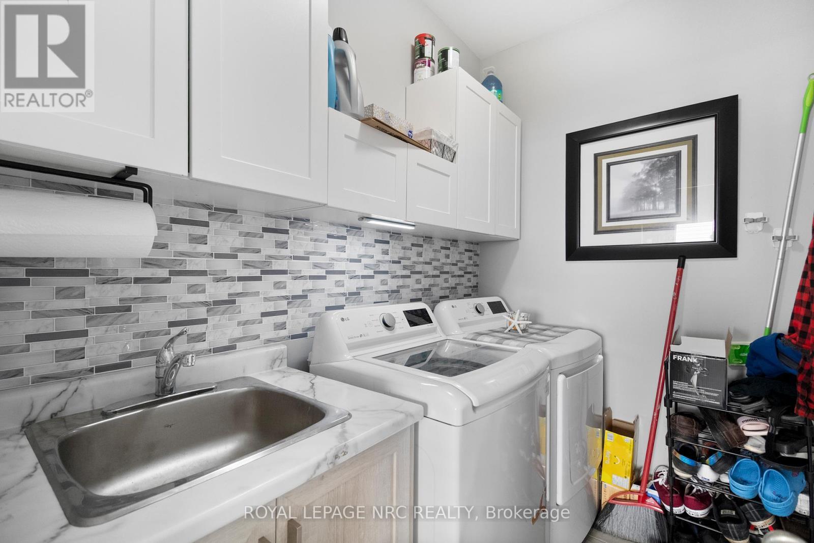 












396 BRADY COURT

,
Fort Erie (Lakeshore),




Ontario
L2A1N1

