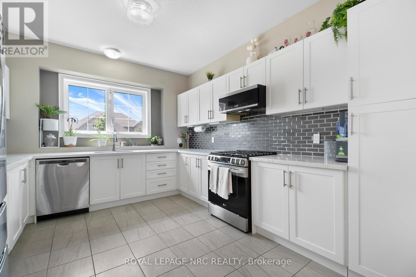 












396 BRADY COURT

,
Fort Erie (Lakeshore),




Ontario
L2A1N1

