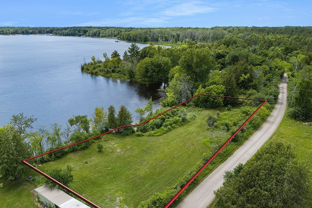 









1111


Ch. de la Pointe-Indienne

,
Pontiac,







QC
J0X2V0

