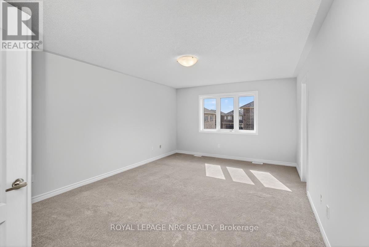 












49 HUNTSWORTH AVENUE

,
Thorold (Thorold Downtown),




Ontario
L2V0N2

