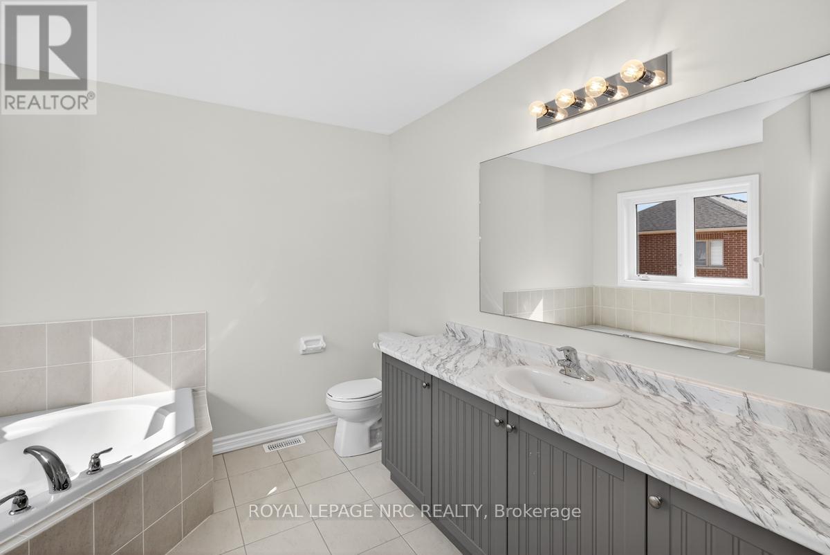 












49 HUNTSWORTH AVENUE

,
Thorold (Thorold Downtown),




Ontario
L2V0N2

