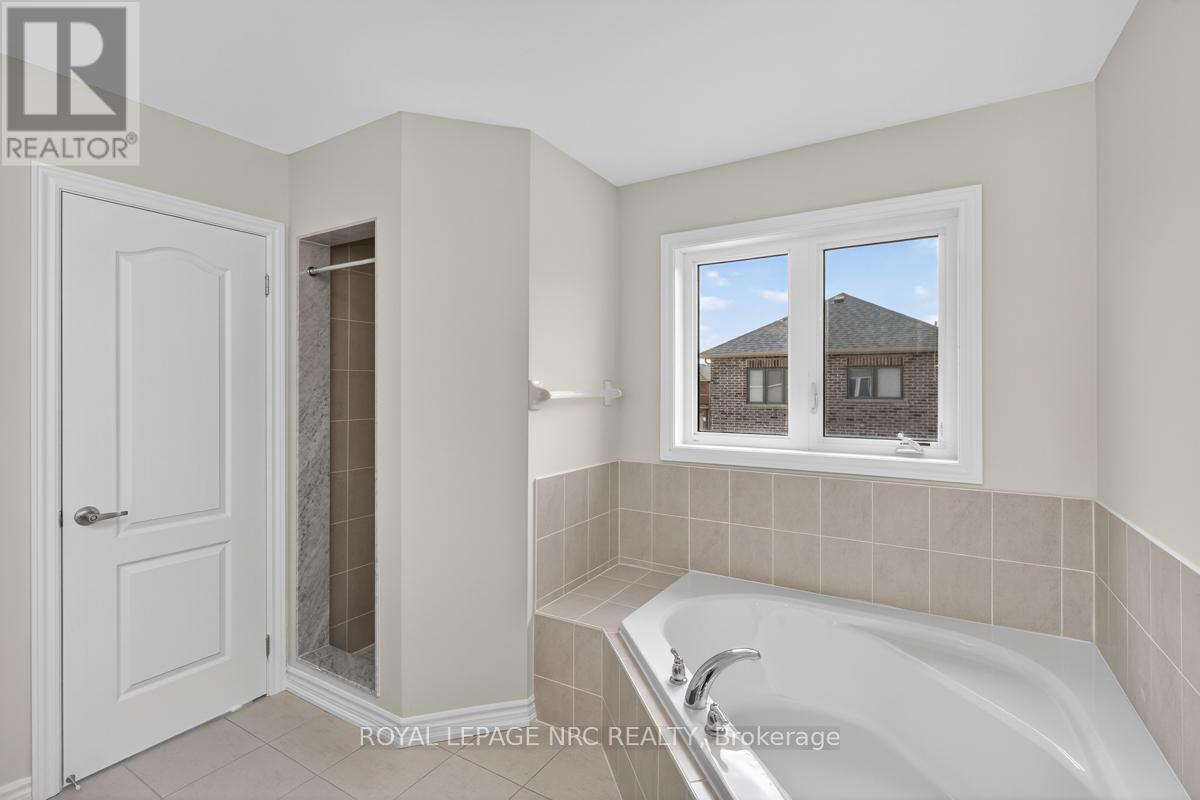 












49 HUNTSWORTH AVENUE

,
Thorold (Thorold Downtown),




Ontario
L2V0N2

