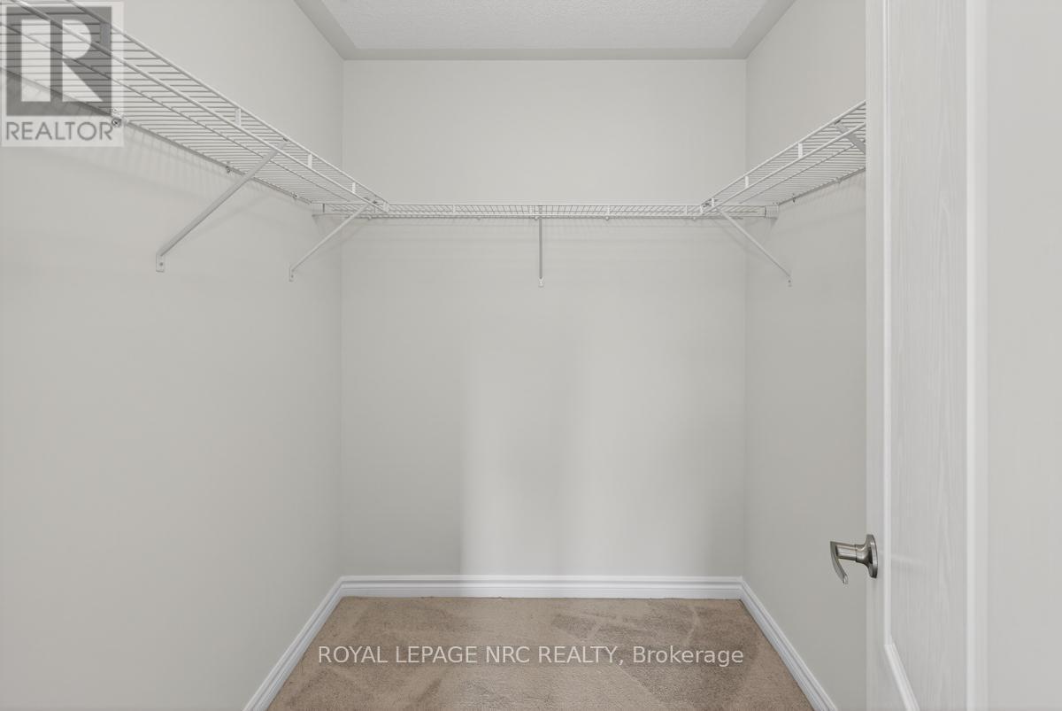 












49 HUNTSWORTH AVENUE

,
Thorold (Thorold Downtown),




Ontario
L2V0N2

