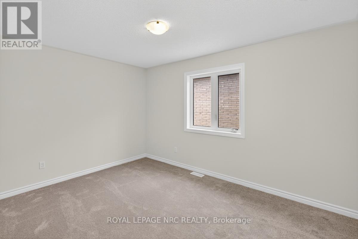 












49 HUNTSWORTH AVENUE

,
Thorold (Thorold Downtown),




Ontario
L2V0N2

