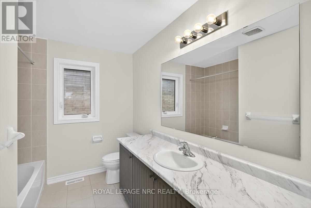 












49 HUNTSWORTH AVENUE

,
Thorold (Thorold Downtown),




Ontario
L2V0N2

