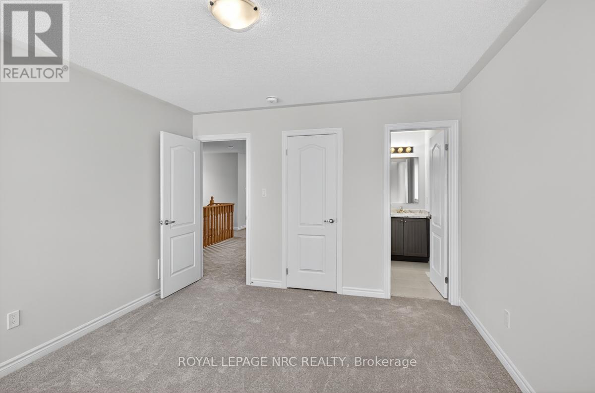 












49 HUNTSWORTH AVENUE

,
Thorold (Thorold Downtown),




Ontario
L2V0N2

