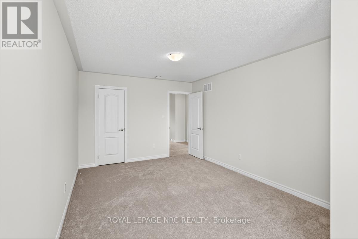 












49 HUNTSWORTH AVENUE

,
Thorold (Thorold Downtown),




Ontario
L2V0N2

