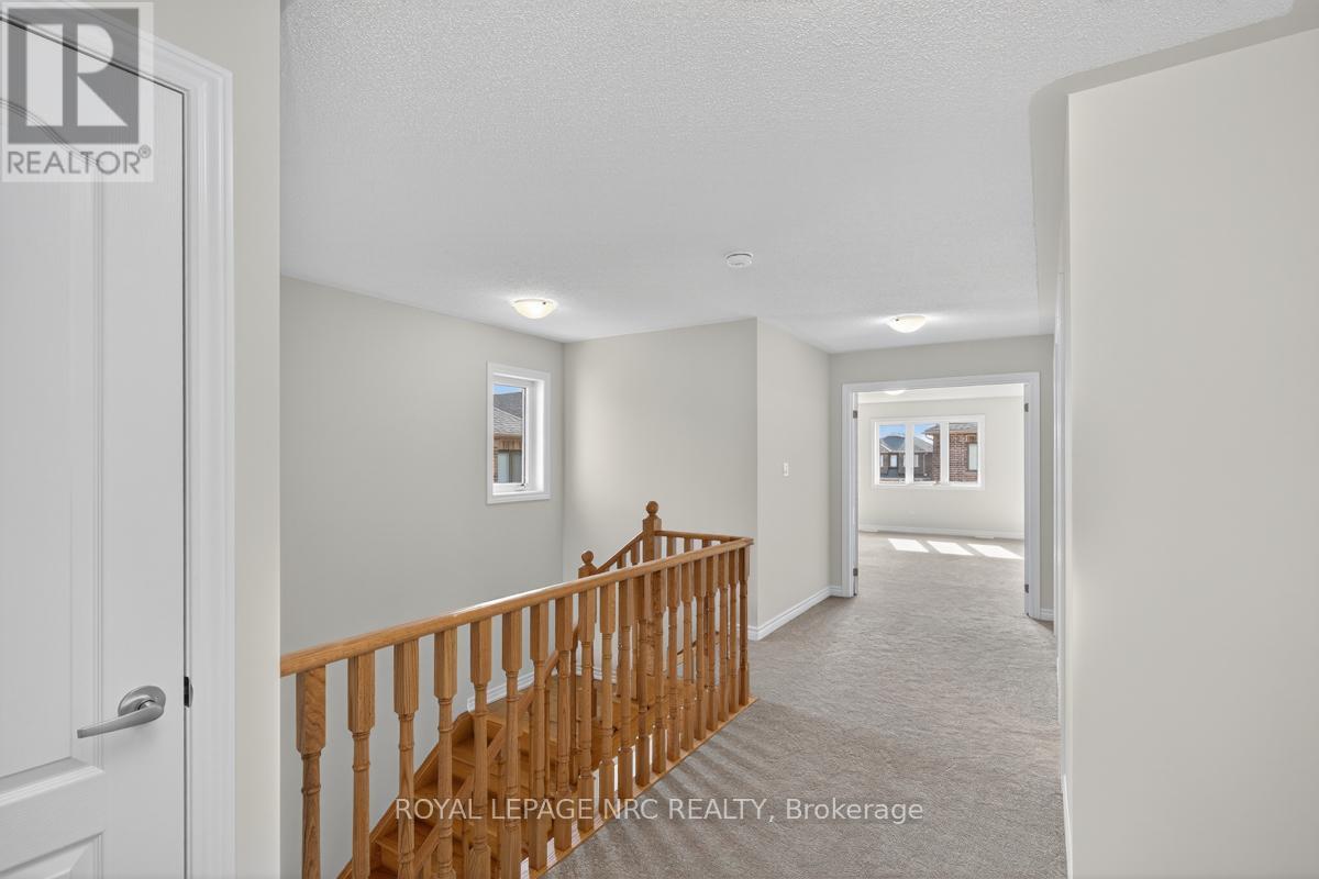 












49 HUNTSWORTH AVENUE

,
Thorold (Thorold Downtown),




Ontario
L2V0N2

