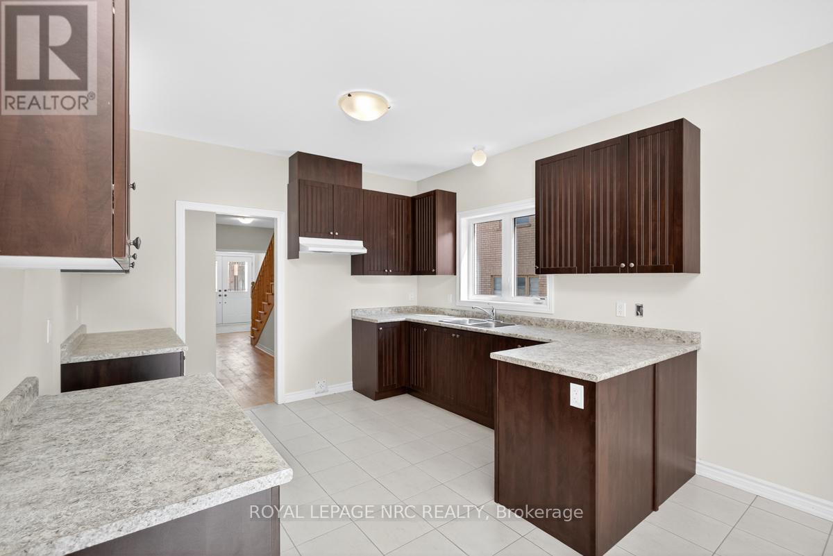 












49 HUNTSWORTH AVENUE

,
Thorold (Thorold Downtown),




Ontario
L2V0N2

