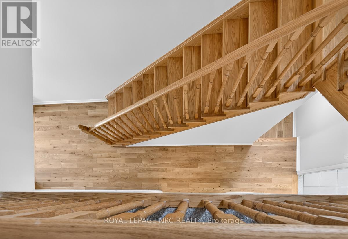 












49 HUNTSWORTH AVENUE

,
Thorold (Thorold Downtown),




Ontario
L2V0N2

