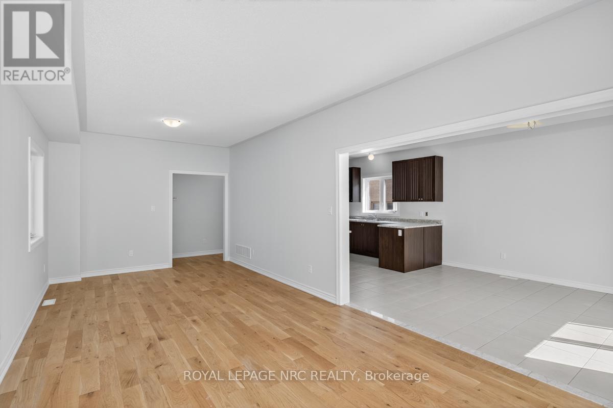 












49 HUNTSWORTH AVENUE

,
Thorold (Thorold Downtown),




Ontario
L2V0N2

