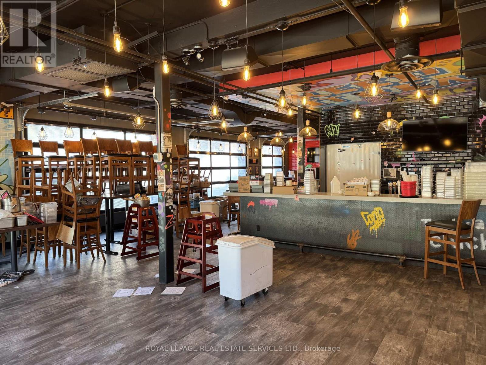 












1 QUEEN STREET N

,
Kitchener,




Ontario
N2H2G7

