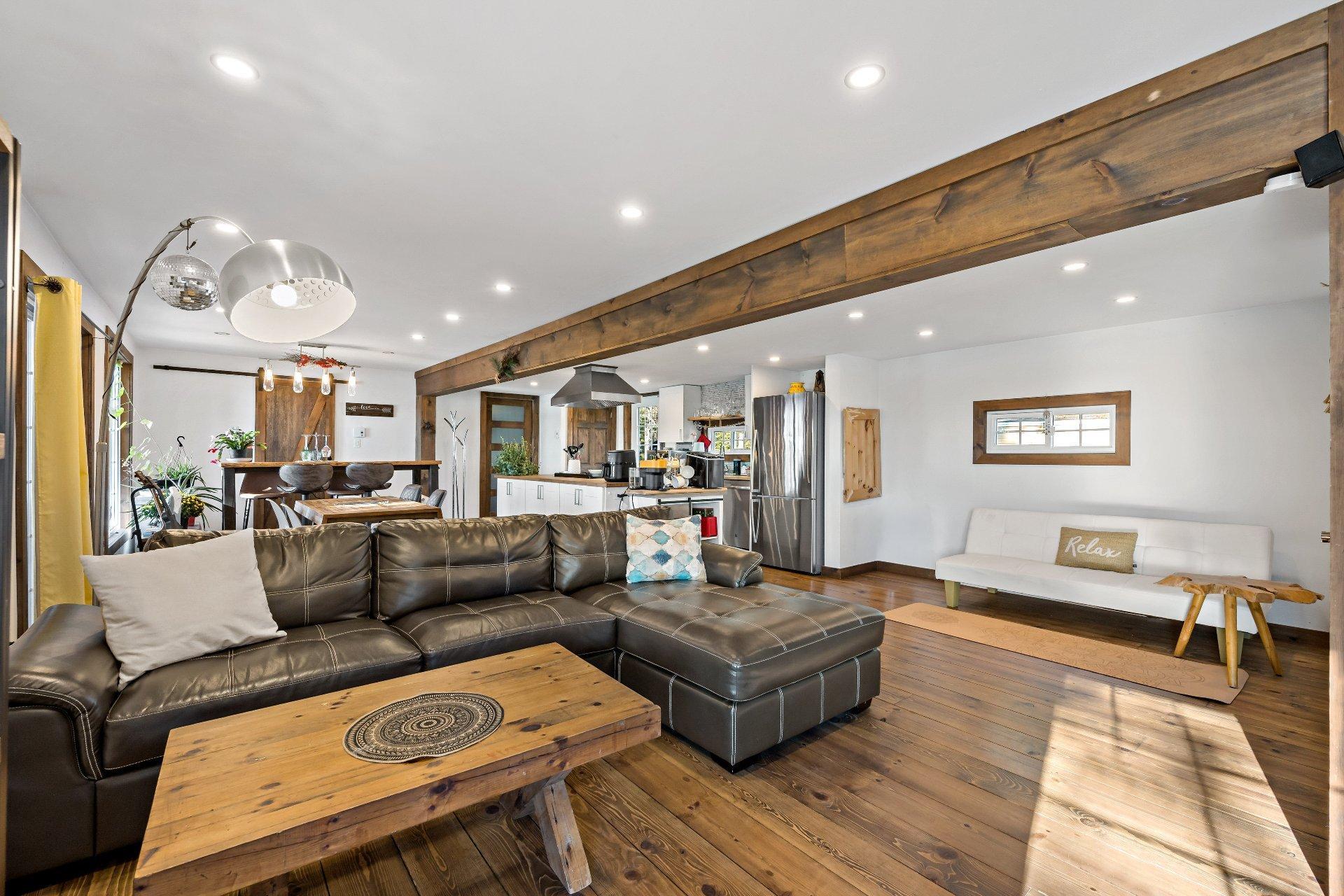 









2305


Ch. des Mûriers

,
Nominingue,




QC
J0W1R0

