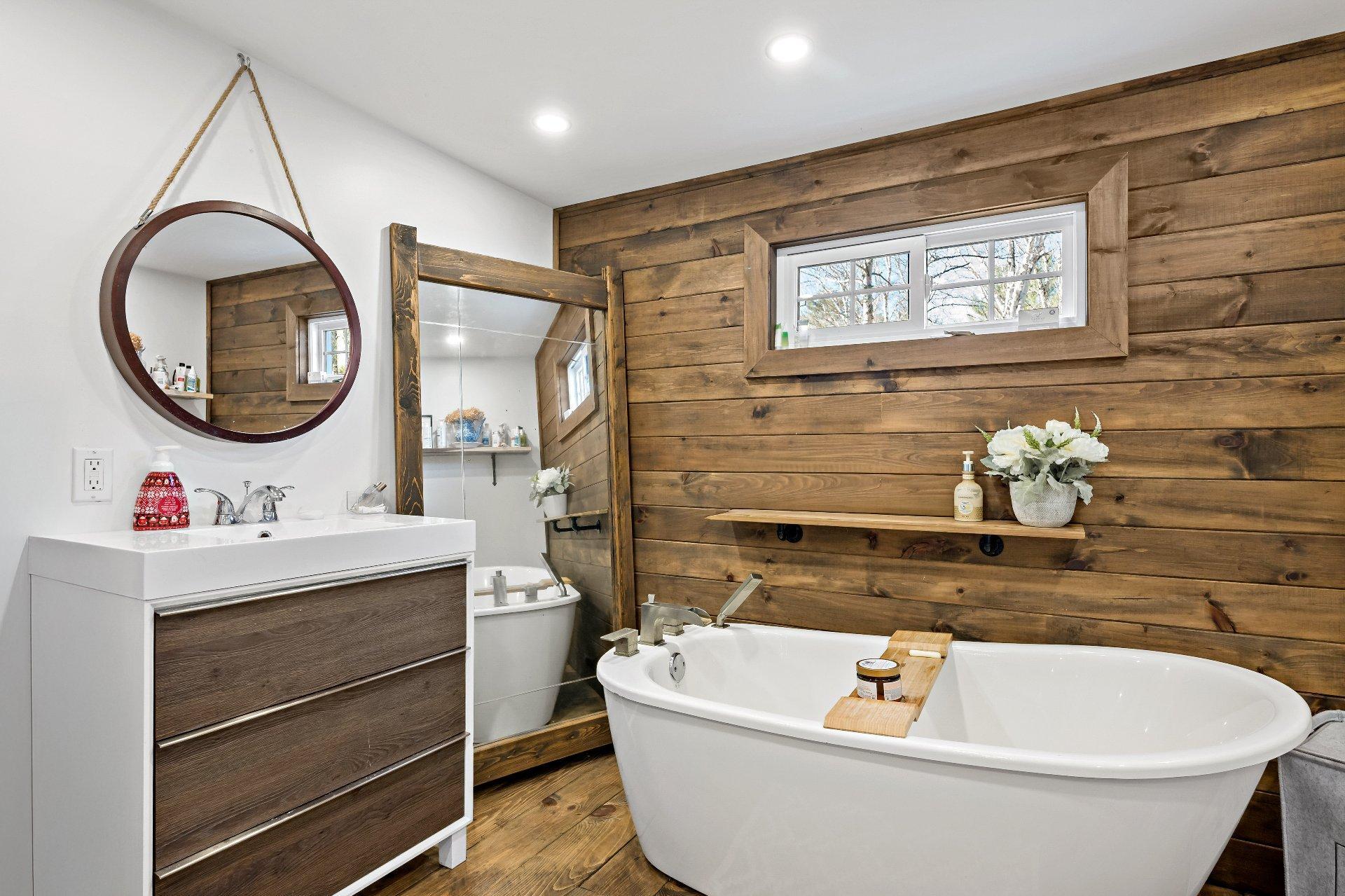 









2305


Ch. des Mûriers

,
Nominingue,




QC
J0W1R0

