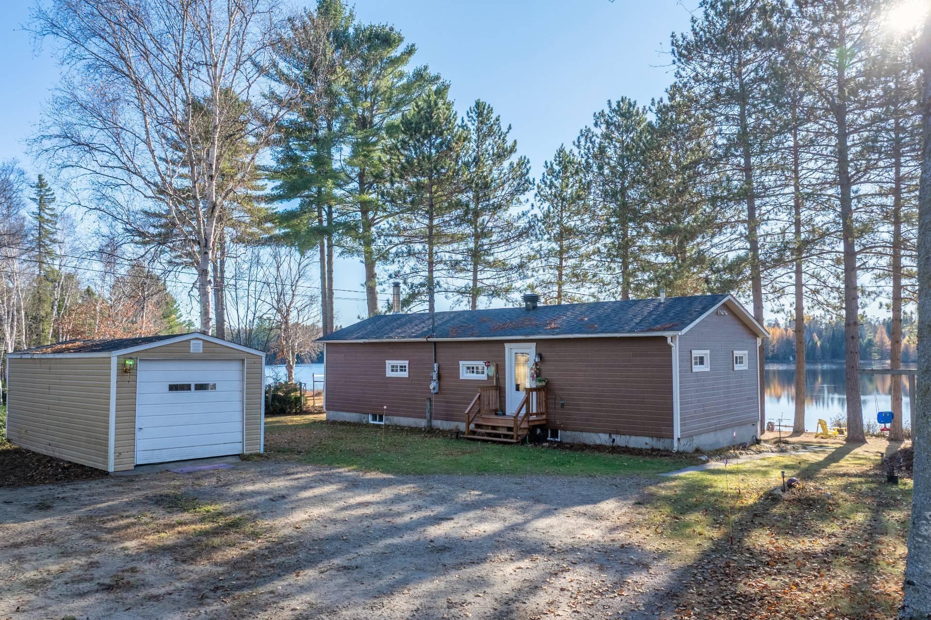 









2305


Ch. des Mûriers

,
Nominingue,




QC
J0W1R0

