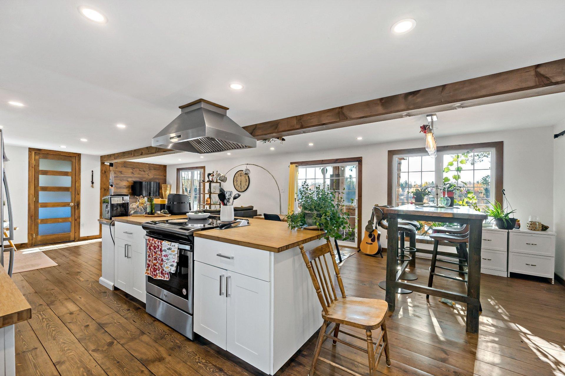 









2305


Ch. des Mûriers

,
Nominingue,




QC
J0W1R0

