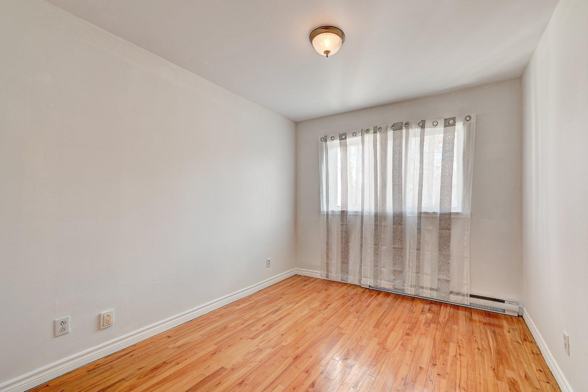 









7151


Av. Champchevrier

,
Montréal (Anjou),




QC
H1J1W5

