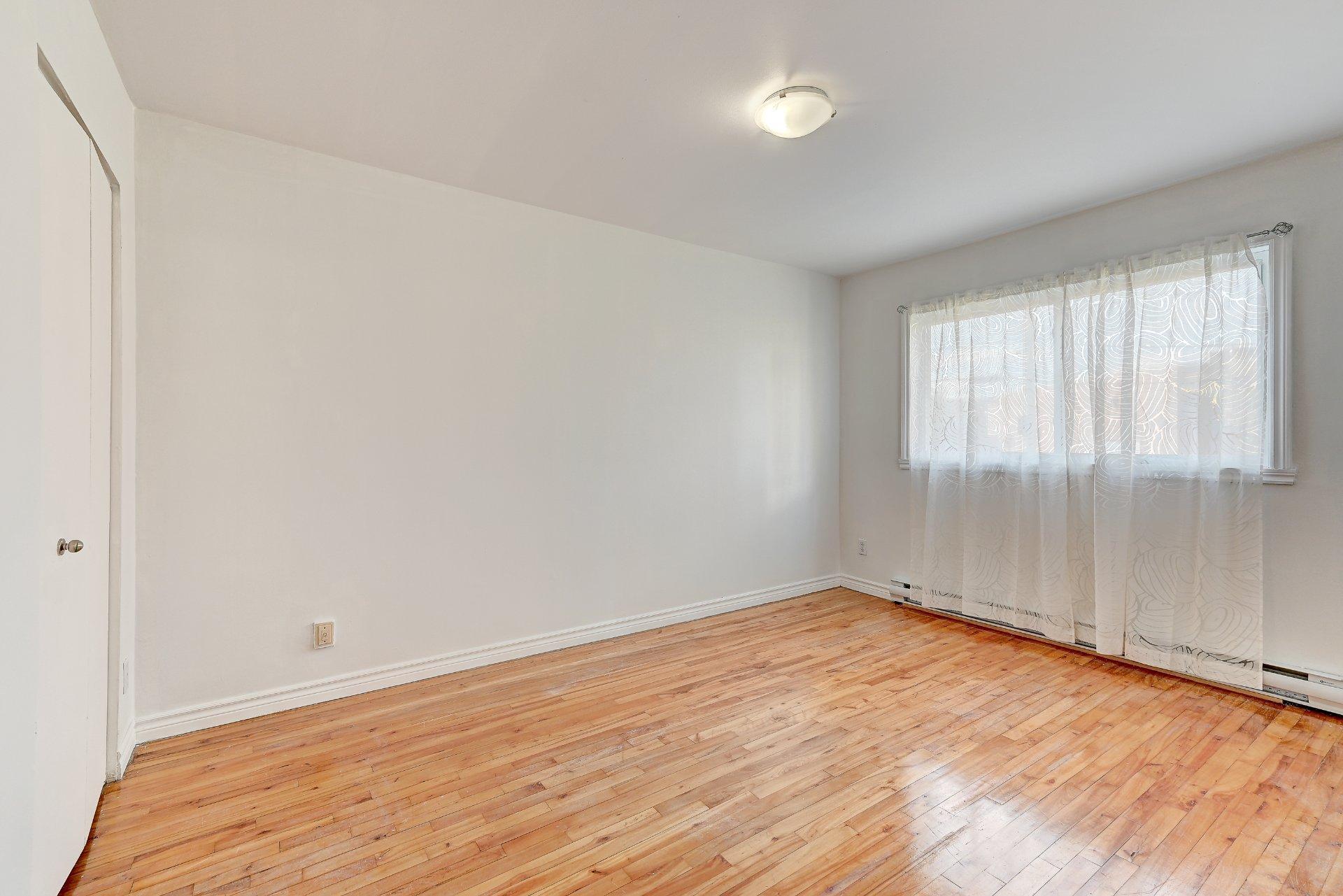 









7151


Av. Champchevrier

,
Montréal (Anjou),




QC
H1J1W5

