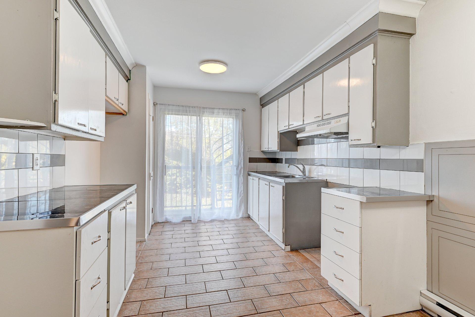 









7151


Av. Champchevrier

,
Montréal (Anjou),




QC
H1J1W5

