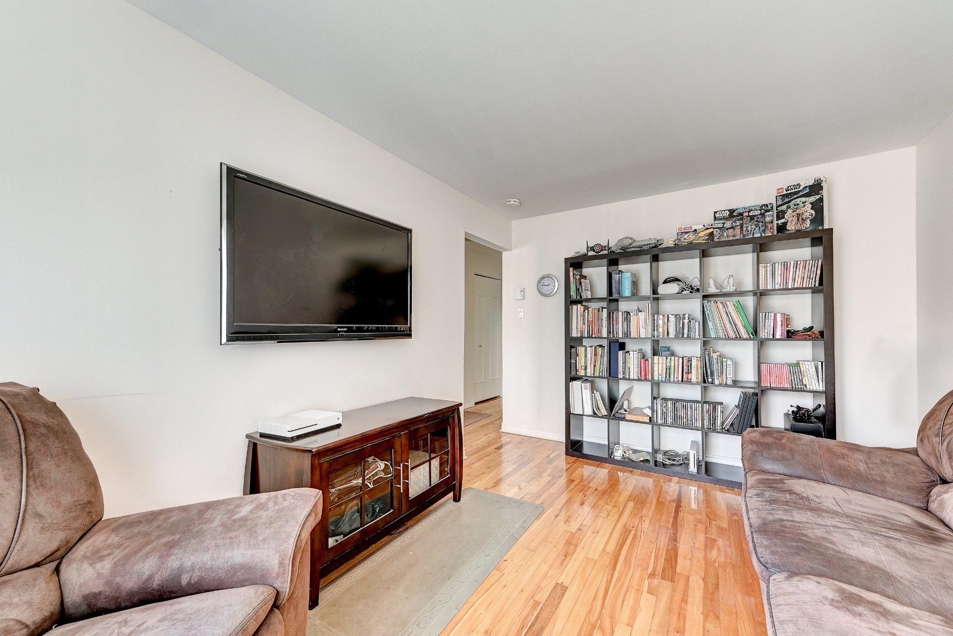 









7151


Av. Champchevrier

,
Montréal (Anjou),




QC
H1J1W5

